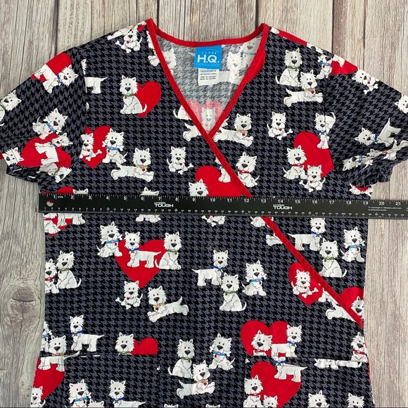 Scrub HQ Top Wonens Size S Medical Uniform Scrub Top Valentine Dogs & Hearts. - Picture 6 of 9